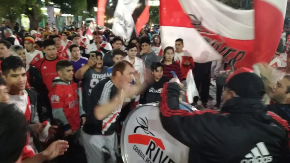 Video: El pueblo de River festejó en pleno centro