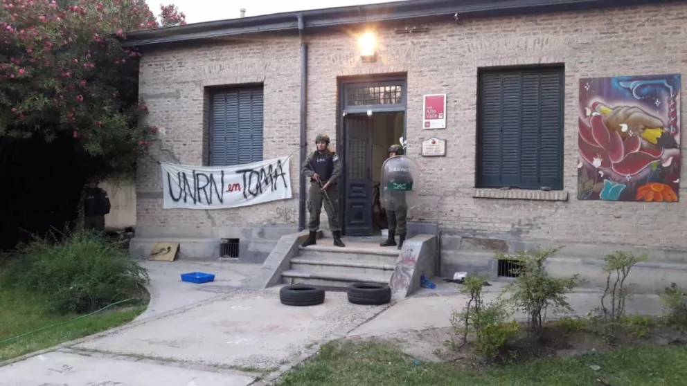 Último Momento: Desalojaron el Vicerrectorado de la Universidad de Río Negro
