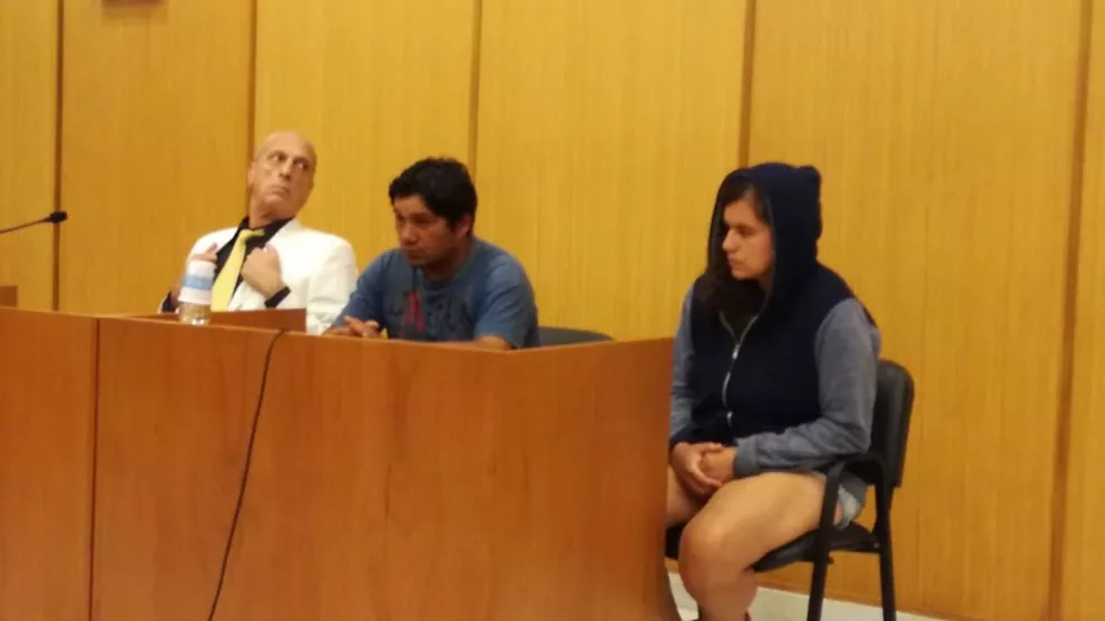 El abogado Miguel Salomón (izquierda) en la audiencia de formulación de cargos realizada la semana pasada.