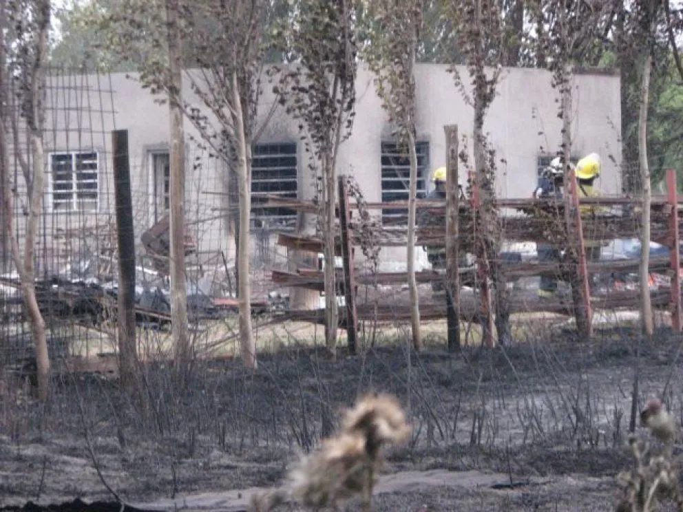 El incendio se declaró pasadas las 19, en el barrio La Ribera.
