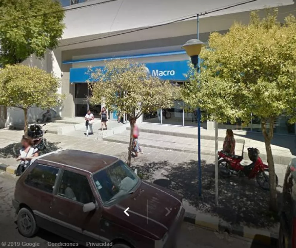 Varios empleados se presentaron en la sede de calle España, entre 9 de Julio y Tucumán.