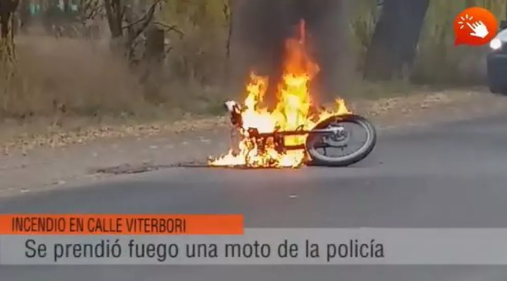 Video: Mirá cómo ardió la moto de la policía