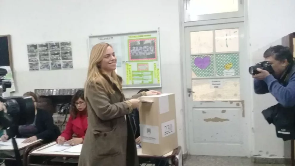 María Emilia Soria votó en la escuela de Romagnoli.