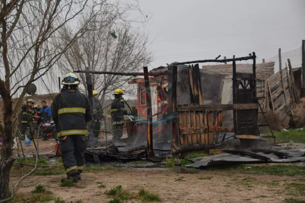 Fuego en Fiske Menuco: ardió una humilde vivienda