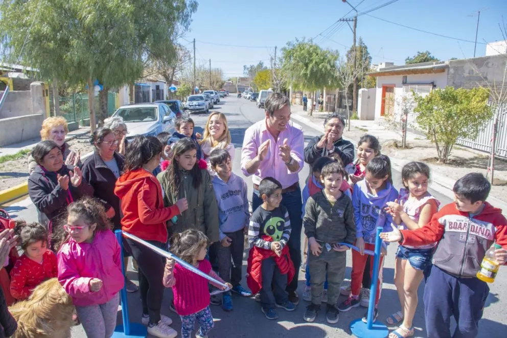 Soria inauguró más pavimento en Alfonsina Storni