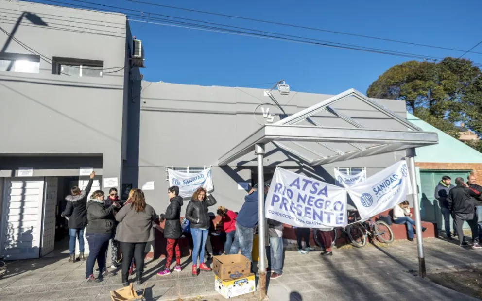 ATSA reclama en Clínica Roca y Valle Sereno por atrasos en el pago de salarios
