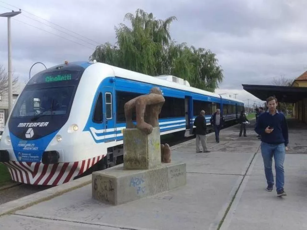 Firman acuerdo para reactivar el tren urbano entre Roca y Senillosa