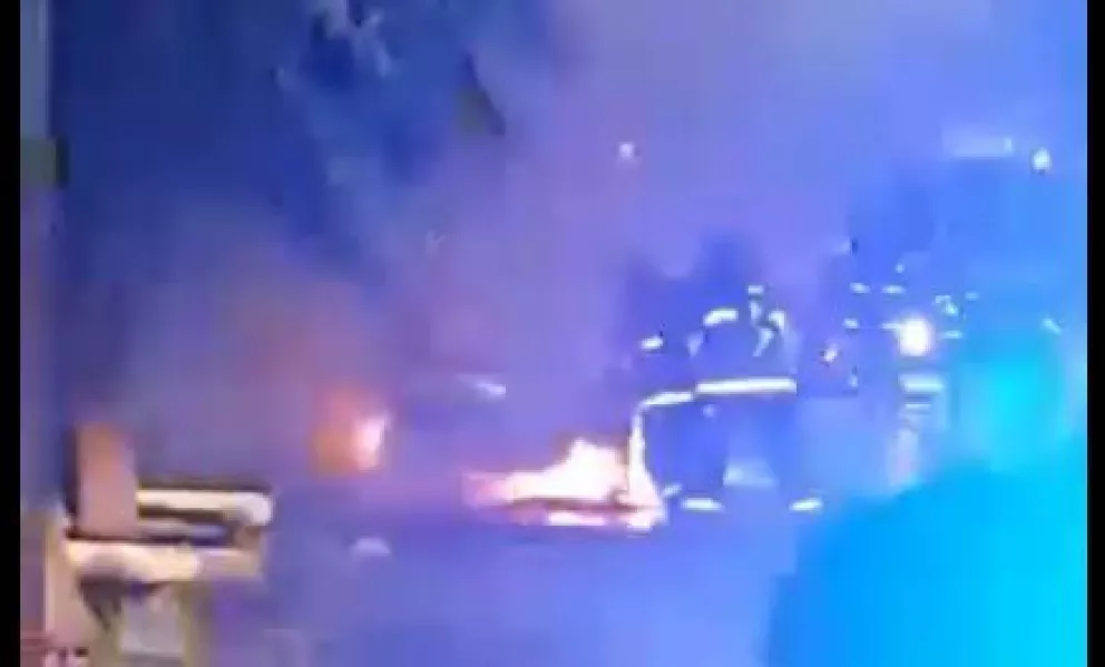 Un auto se incendió y las pérdidas fueron totales