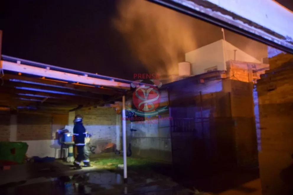 Incendio en una vivienda de la zona norte mantuvo ocupados a Bomberos