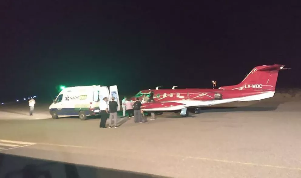 El aeropuerto roquense operó en la noche con un vuelo sanitario