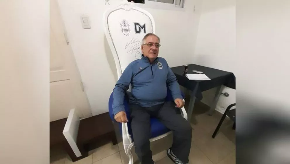 Rionegrino pagó 300 mil pesos por el sillón de Maradona