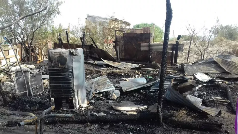Una familia perdió todo en el incendio de su casa y necesita ayuda