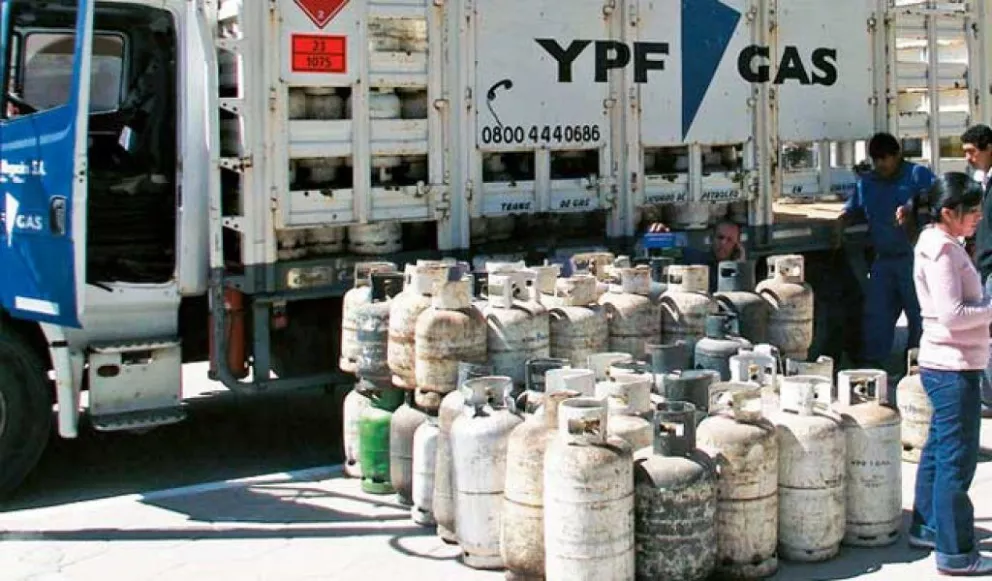 YPF suma distribuidoras de garrafas en Roca