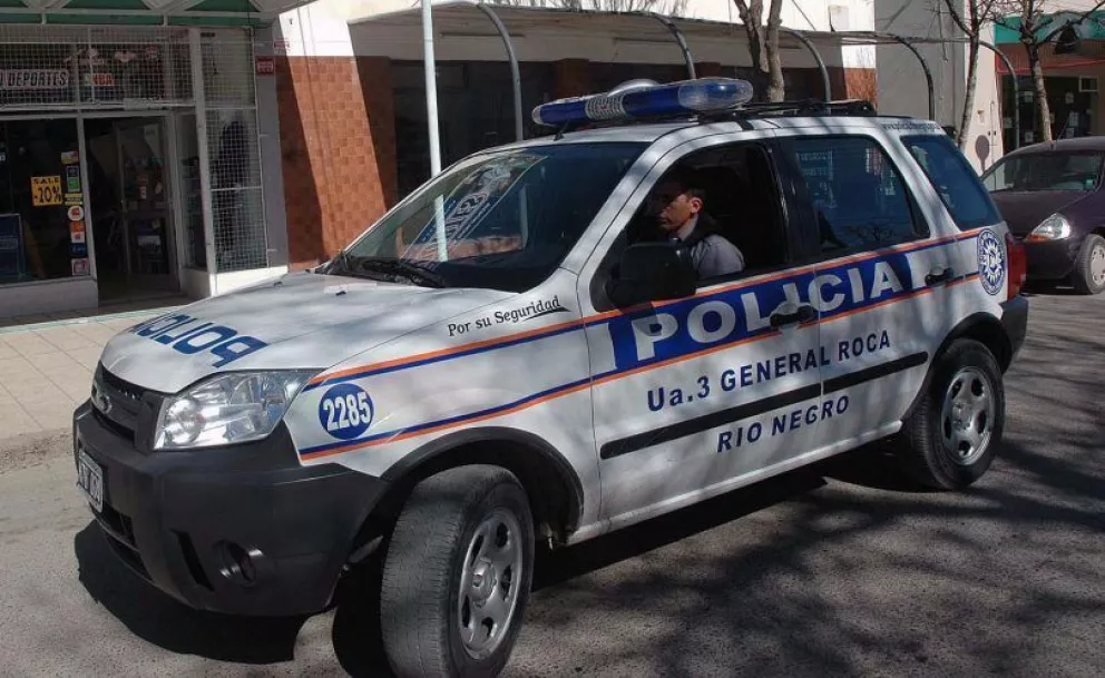 Un detenido por dañar un móvil policial y violar la cuarentena