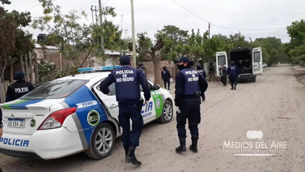 Múltiples allanamientos por robos en Roca: hay un detenido