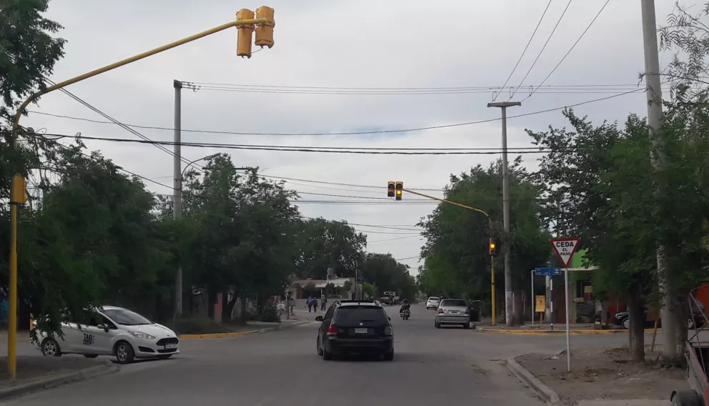 Nuevo semáforo en el cruce de Santa Cruz y Evita