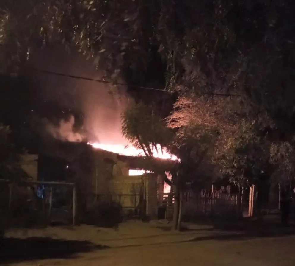 Incendio y pérdidas totales en una vivienda de barrio Nuevo