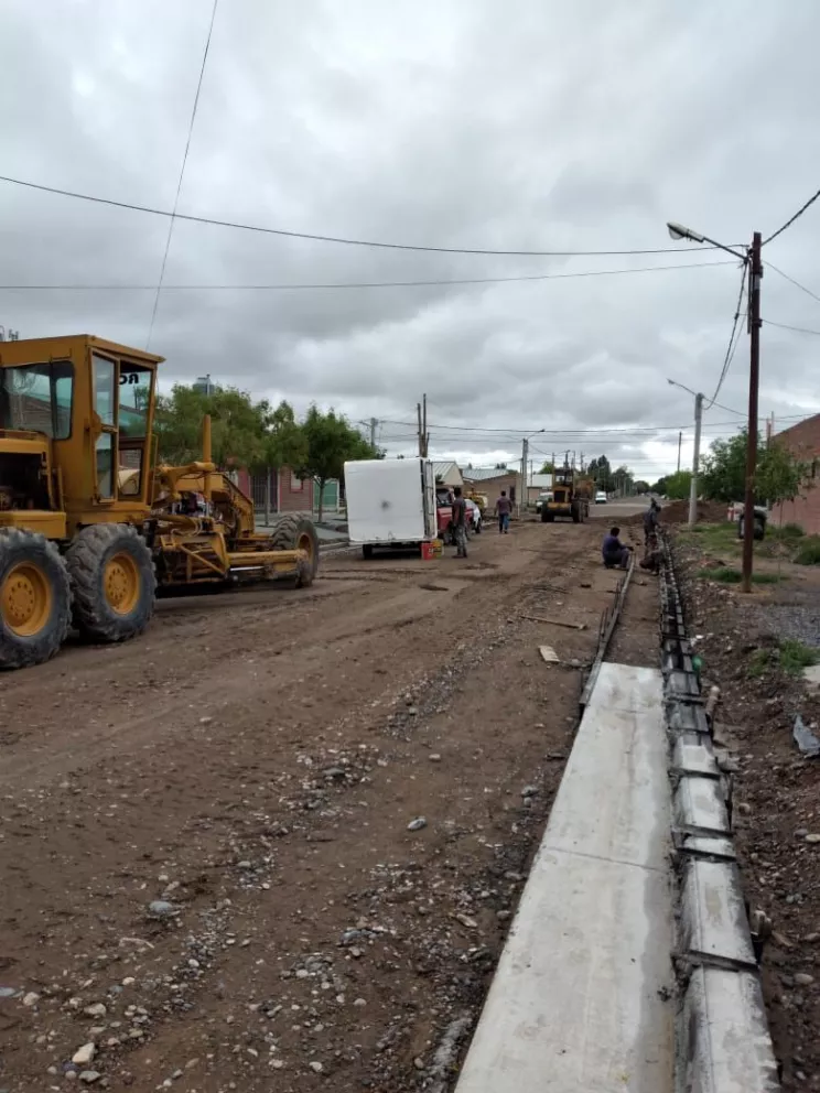 El municipio avanza con el tramo final del cordón cuneta de barrio El Porvenir