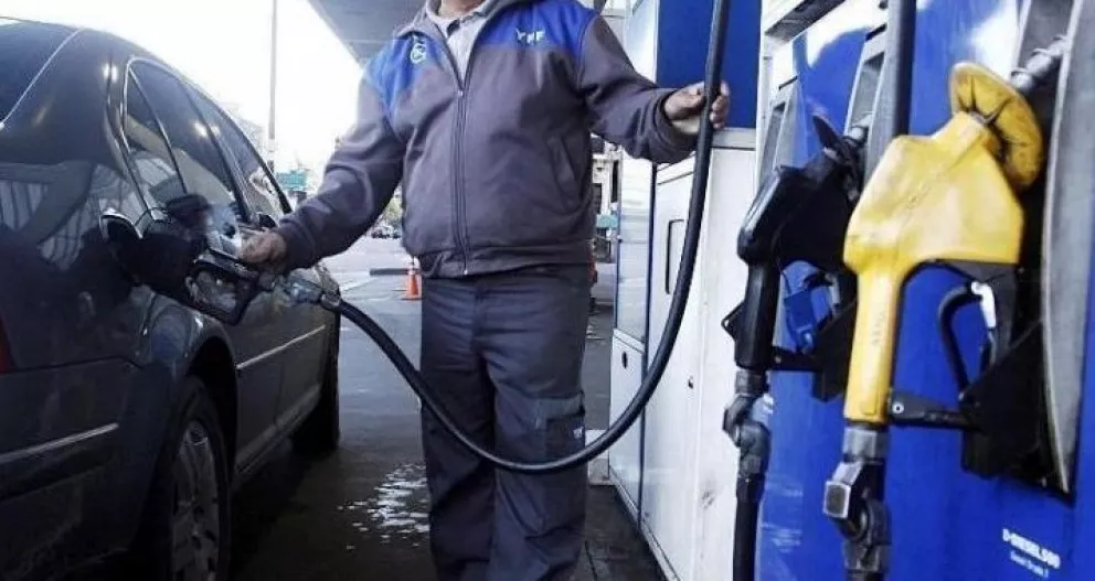 Cuánto sale el litro de nafta hoy en Roca: nuevo aumento en los combustibles