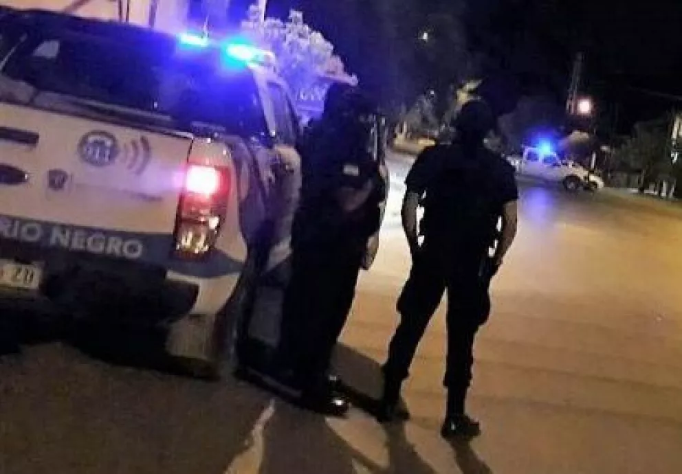 La Policía desarticuló una fiesta clandestina en Roca