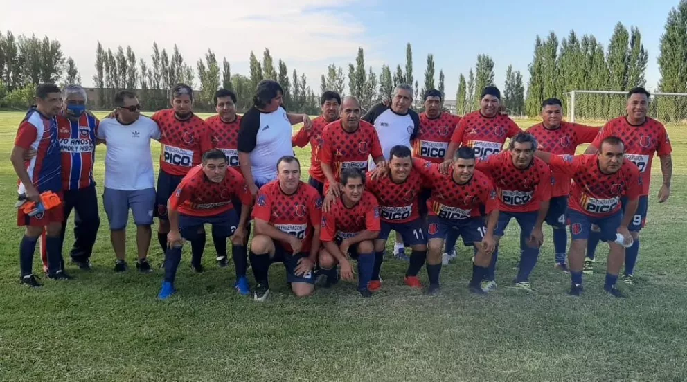 Argentinos del Norte hace su debut en la liga de exjugadores