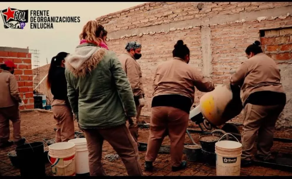 Conversatorio y presentación del documental “Albañilas”
