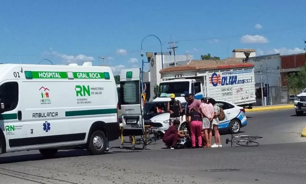 Una ciclista al hospital al ser víctima de un choque