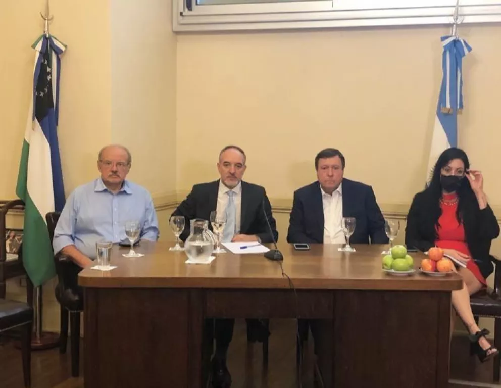 Weretilneck y Doñate reunieron a productores rionegrinos con representantes de la Embajada Rusa.